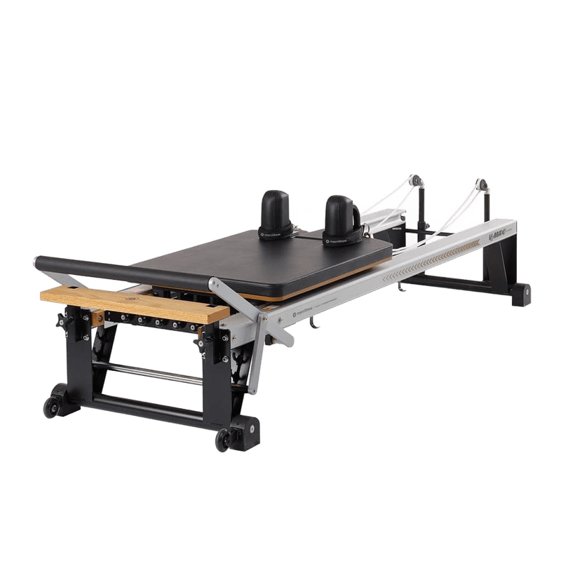 מכשיר רפורמר STOTT PILATES בסטודיו סנדרה מאיוורם